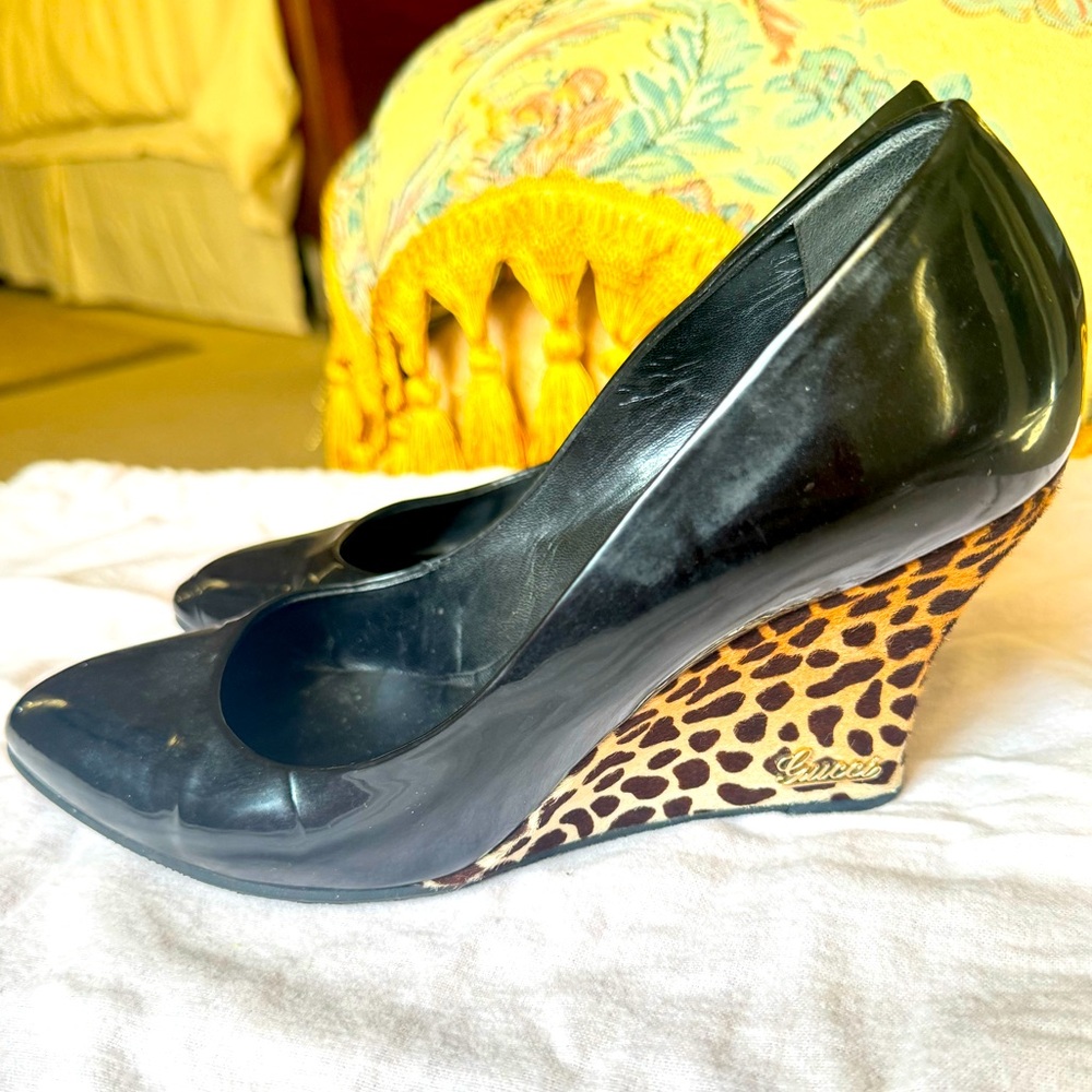 Stylish GUCCI Black Wedge Heels with Leopard Print